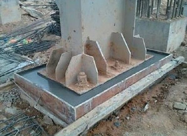 ���Ŀ׵�ѹ����