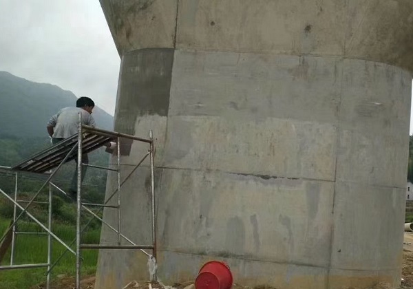 ���Ŀ׵�ѹ����