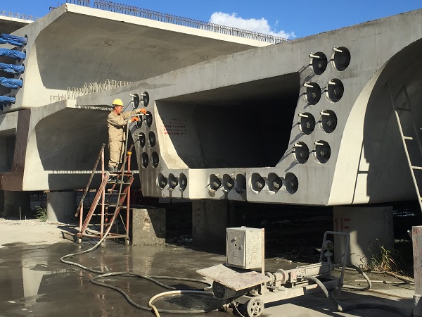 ���Ŀ׵�ѹ����