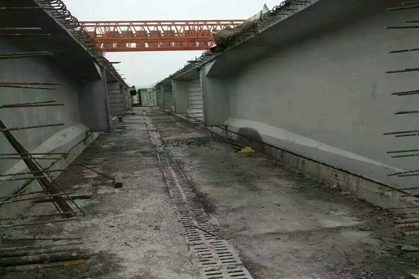 ���Ŀ׵�ѹ����